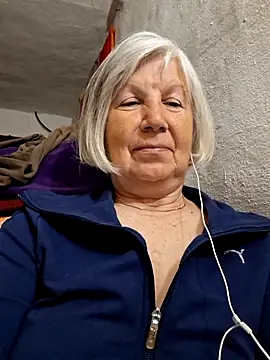 KlaudiaDarling online show from May 5, 6:49 pm