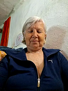 KlaudiaDarling online show from May 18, 5:24 am