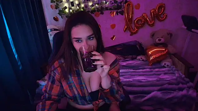 AlisiaRose online show from March 28, 3:28 am