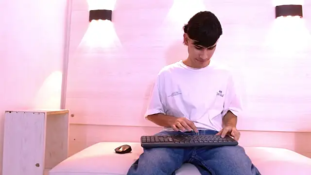 KevinBrooks  online show from February 1, 3:54 pm