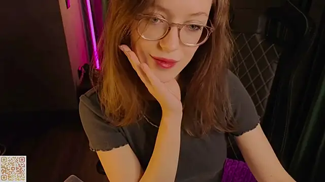 Snapshot of emmasday chatting on February 6, 8:29 am emmasday online show from February 6, 8:29 am