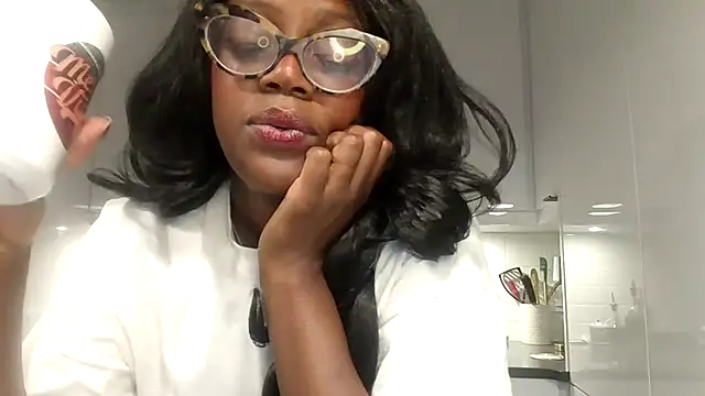 taliablackrose online show from March 11, 1:33 am