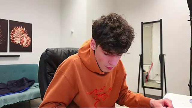 Daniel Shawnn online show from April 30, 8:04 pm