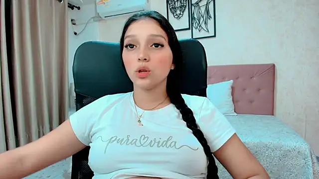 littlemolly walcott online show from April 5, 11:02 pm