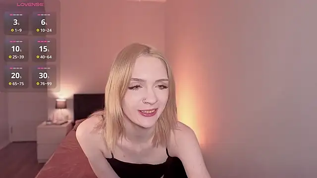 Snapshot of lily_moony chatting on April 5, 5:48 am lily moony online show from April 5, 5:48 am