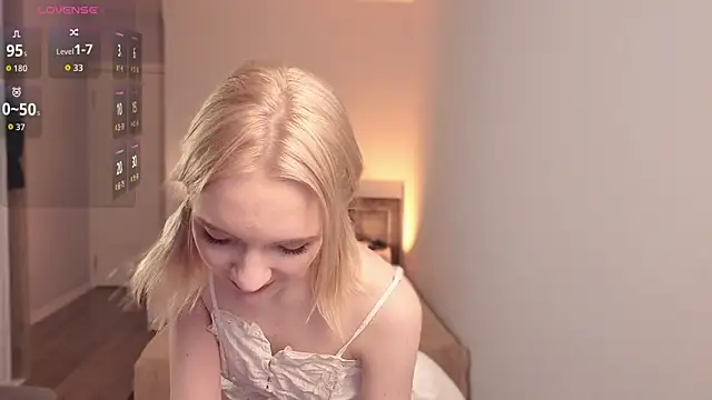lily moony online show from May 17, 10:50 pm