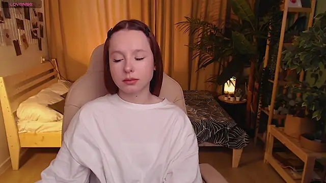 Haya Harareet online show from February 21, 8:04 am