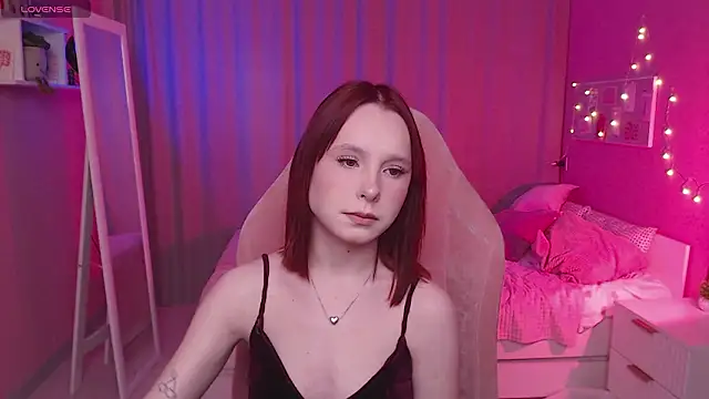 Haya Harareet online show from March 15, 8:20 am