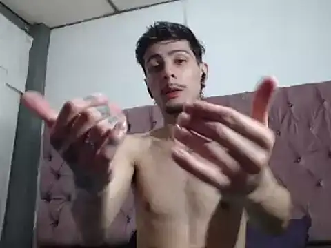 Snapshot of levconnor chatting on January 15, 2:27 am levconnor online show from January 15, 2:27 am