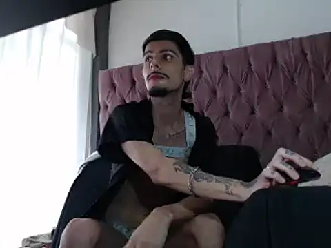 Snapshot of levconnor chatting on February 10, 5:50 pm levconnor online show from February 10, 5:50 pm