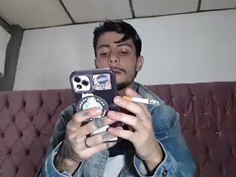 Snapshot of levconnor chatting on February 17, 9:54 pm levconnor online show from February 17, 9:54 pm