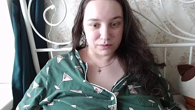 Snapshot of AmazingAllice chatting on February 7, 1:15 pm AmazingAllice online show from February 7, 1:15 pm