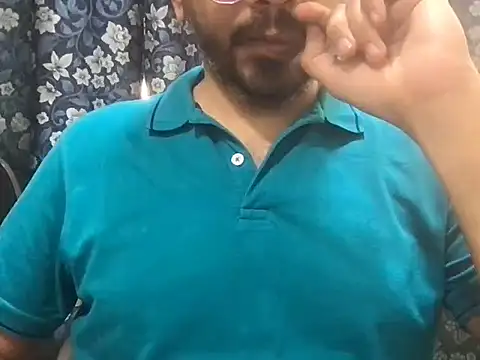Snapshot of sundar85m chatting on April 27, 8:34 am sundar85m online show from April 27, 8:34 am