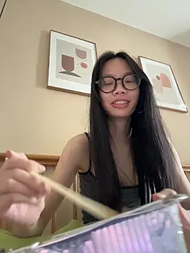 Snapshot of PetiteTight chatting on May 18, 4:29 am PetiteTight online show from May 18, 4:29 am