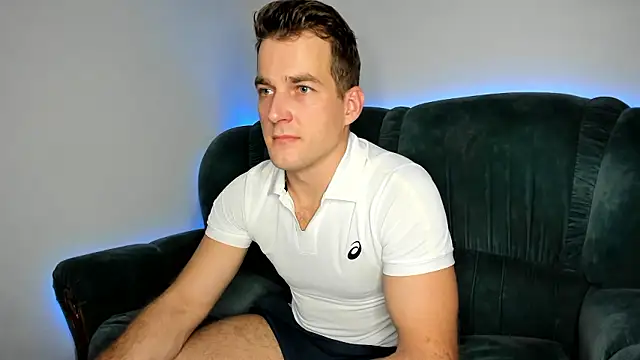 Snapshot of OskarGradient chatting on January 9, 6:42 pm OskarGradient online show from January 9, 6:42 pm