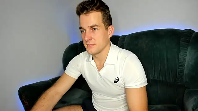 Snapshot of OskarGradient chatting on January 10, 6:48 am OskarGradient online show from January 10, 6:48 am