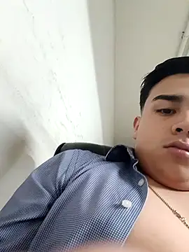 Snapshot of Yosoyelmismo-6737 chatting on February 9, 11:53 pm Yosoyelmismo-6737 online show from February 9, 11:53 pm