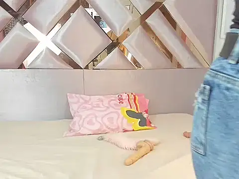 Snapshot of MiaKleinX chatting on March 21, 8:12 pm MiaKleinX online show from March 21, 8:12 pm