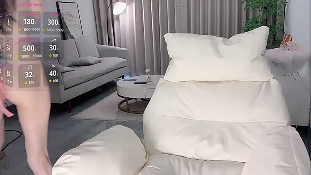 xi-xii online show from April 3, 8:12 am