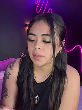 Snapshot of Aleooonnn__ chatting on January 16, 5:22 am Aleooonnn online show from January 16, 5:22 am