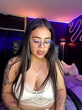 Snapshot of Aleooonnn__ chatting on January 18, 5:55 am Aleooonnn online show from January 18, 5:55 am