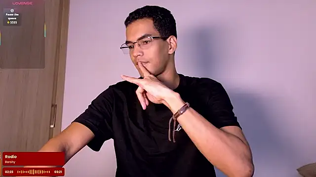 Pikashu7u7 online show from January 10, 6:42 pm