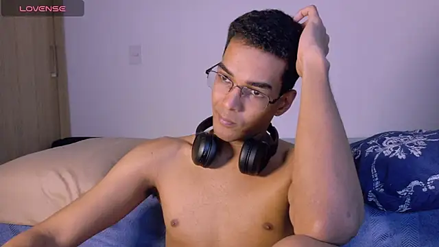 Pikashu7u7 online show from March 12, 4:07 am