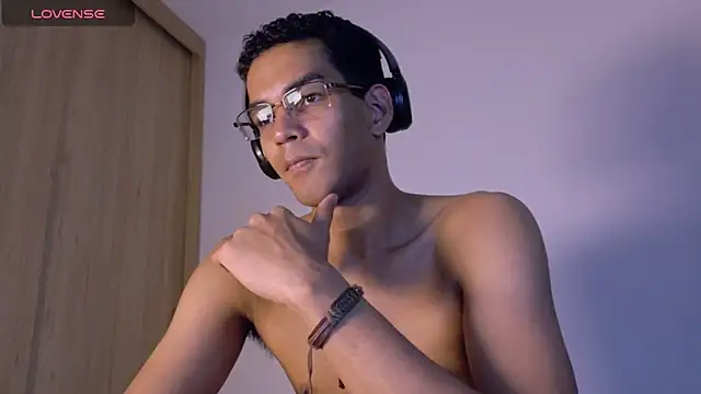 Pikashu7u7 online show from March 21, 3:55 am