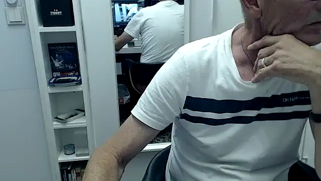 Snapshot of german_gay chatting on August 6, 9:55 am german gay online show from August 6, 9:55 am