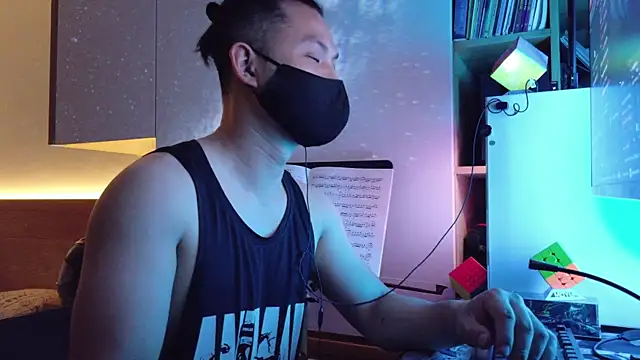 OnlyHand9x online show from April 29, 5:30 pm