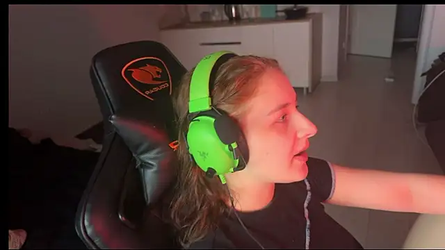 Snapshot of asswederra chatting on January 19, 8:07 am asswederra online show from January 19, 8:07 am