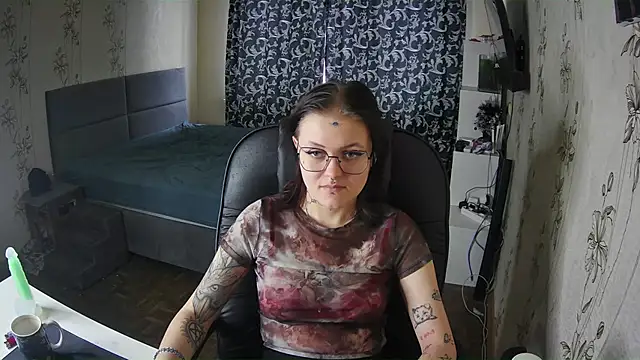 Withbeautyeyes online show from February 1, 10:14 am