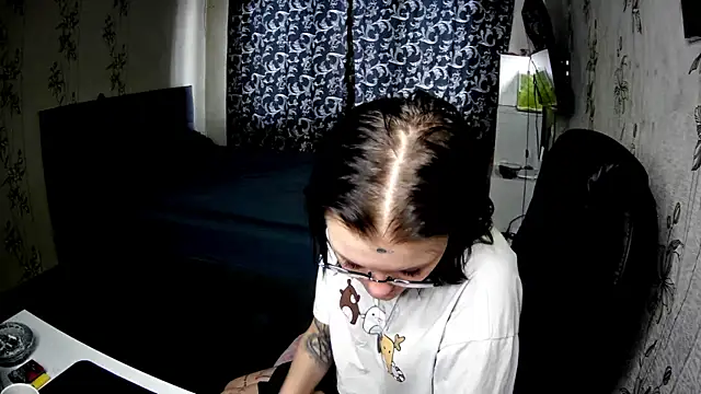 Withbeautyeyes online show from February 6, 10:29 am