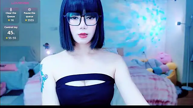 Snapshot of GIqi- chatting on February 7, 9:57 am GIqi- online show from February 7, 9:57 am