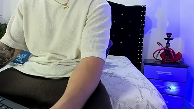 Snapshot of Liam_saint chatting on April 15, 1:07 pm Liam saint online show from April 15, 1:07 pm