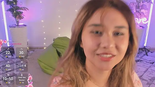 larabae online show from February 10, 8:35 pm