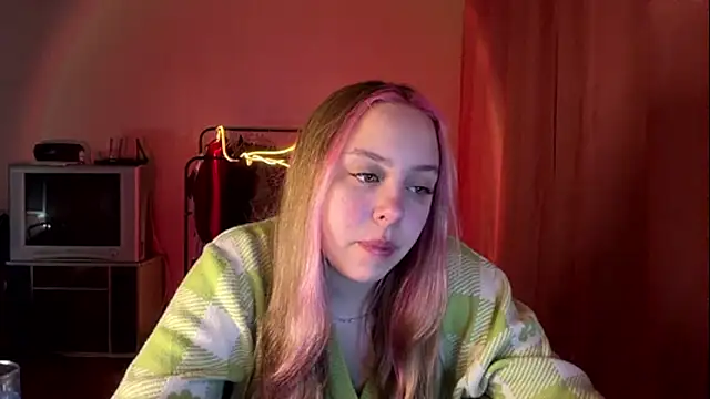 Snapshot of ZoraDearmon chatting on February 13, 9:33 pm ZoraDearmon online show from February 13, 9:33 pm