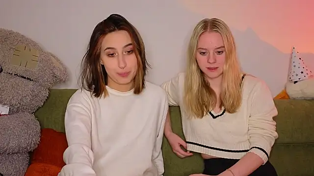 Snapshot of Mimipaws chatting on January 12, 7:52 pm Mimipaws online show from January 12, 7:52 pm