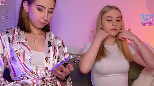 Snapshot of Mimipaws chatting on February 9, 7:40 pm Mimipaws online show from February 9, 7:40 pm