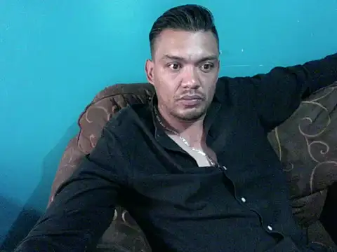 latinomoreno95 online show from February 9, 10:36 pm