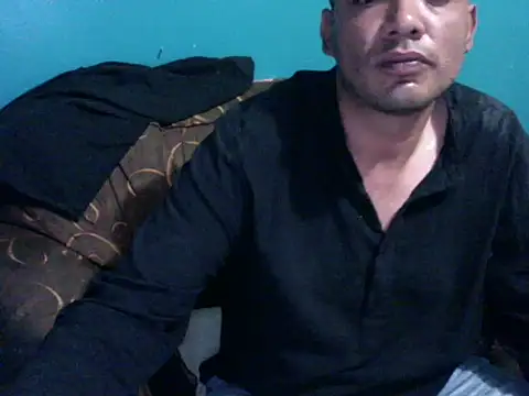 Snapshot of latinomoreno95 chatting on May 16, 12:29 am latinomoreno95 online show from May 16, 12:29 am
