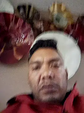 latinomoreno95 online show from May 28, 5:27 am