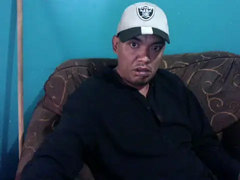 latinomoreno95 online show from June 6, 6:34 pm