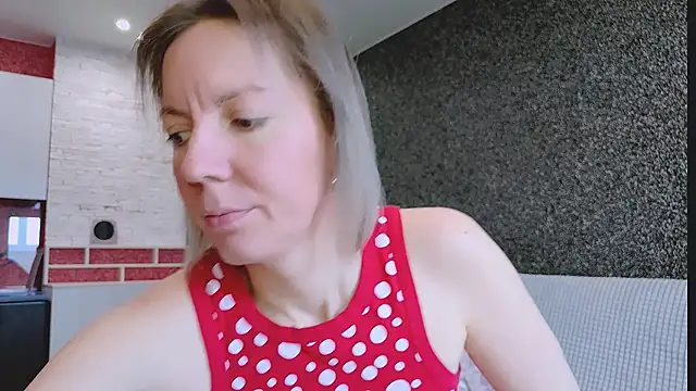 Amanda Luxe online show from March 5, 3:13 am