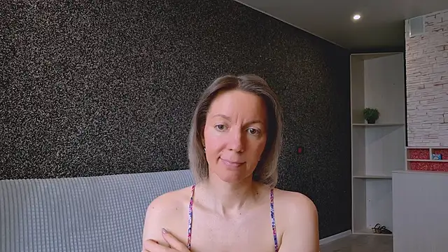 Amanda Luxe online show from May 2, 3:00 am