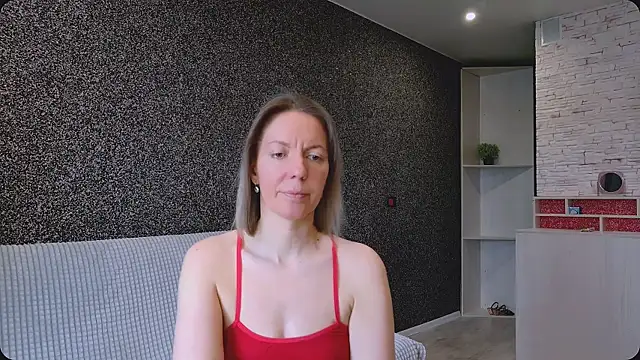 Amanda Luxe online show from May 11, 3:12 am
