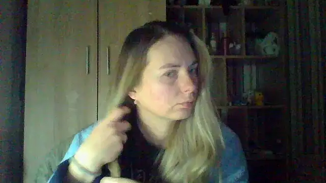 VikiLove765 online show from February 11, 10:37 pm