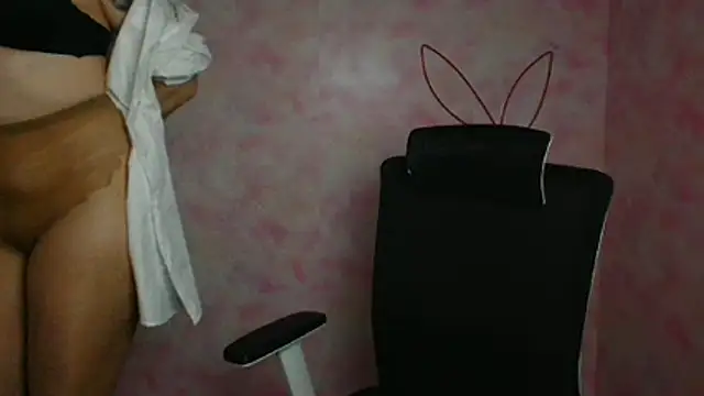 Snapshot of Madonna_Fire chatting on April 15, 12:12 pm Madonna Fire online show from April 15, 12:12 pm