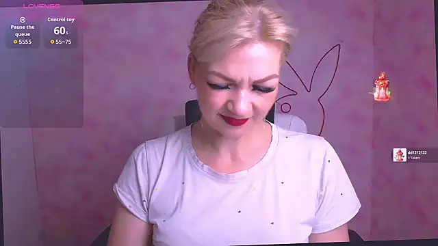 Snapshot of Madonna_Fire chatting on May 9, 5:56 am Madonna Fire online show from May 9, 5:56 am