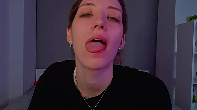 BrianneMallory online show from March 15, 6:19 am